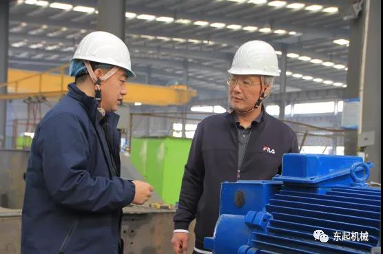 河南工業(yè)大學(xué)機(jī)電工程學(xué)院院長、碩士研究生導(dǎo)師惠延波教授等一行蒞臨東起集團(tuán)參觀考察